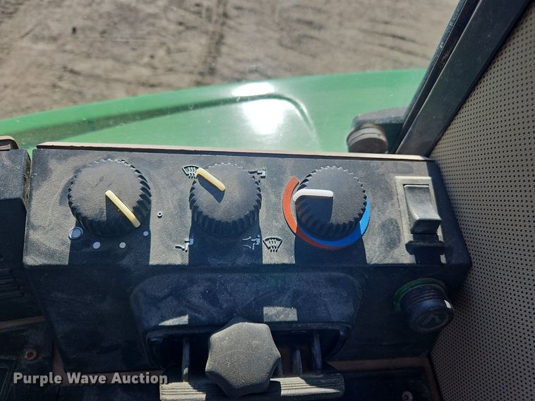 image for item NZ9151 1993 John Deere  6400 tractor