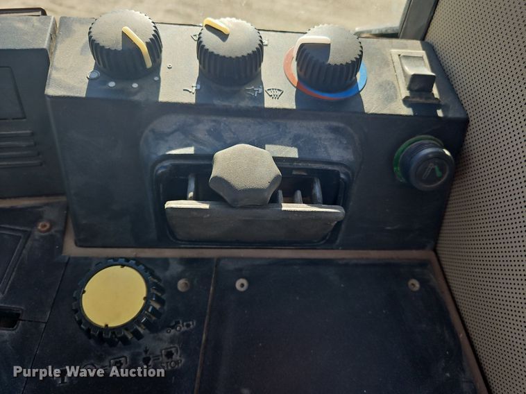 image for item NZ9151 1993 John Deere  6400 tractor