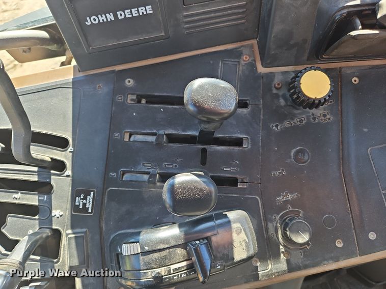 image for item NZ9151 1993 John Deere  6400 tractor