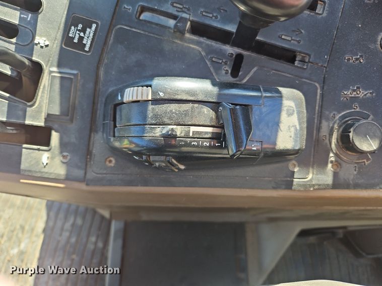 image for item NZ9151 1993 John Deere  6400 tractor