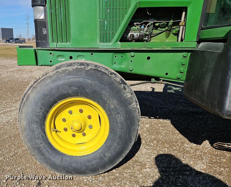 image for item NZ9151 1993 John Deere  6400 tractor