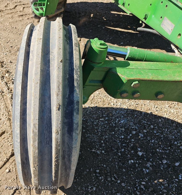 image for item NZ9151 1993 John Deere  6400 tractor