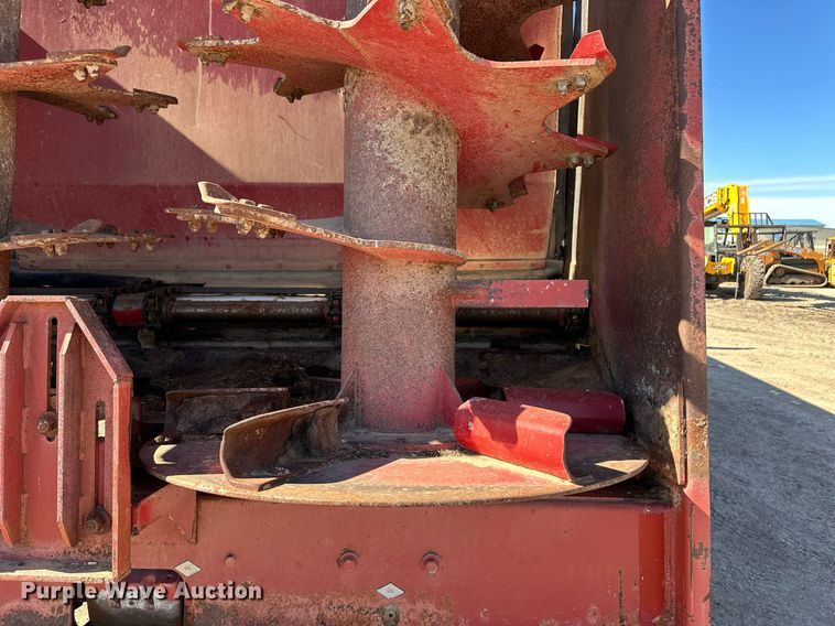 image for item OC9546 Meyer XTS3000 manure spreader