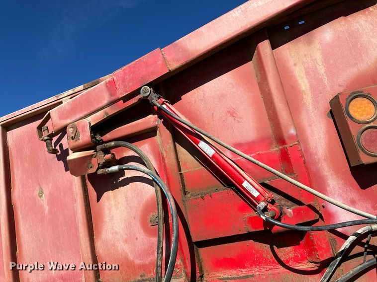 image for item OC9546 Meyer XTS3000 manure spreader