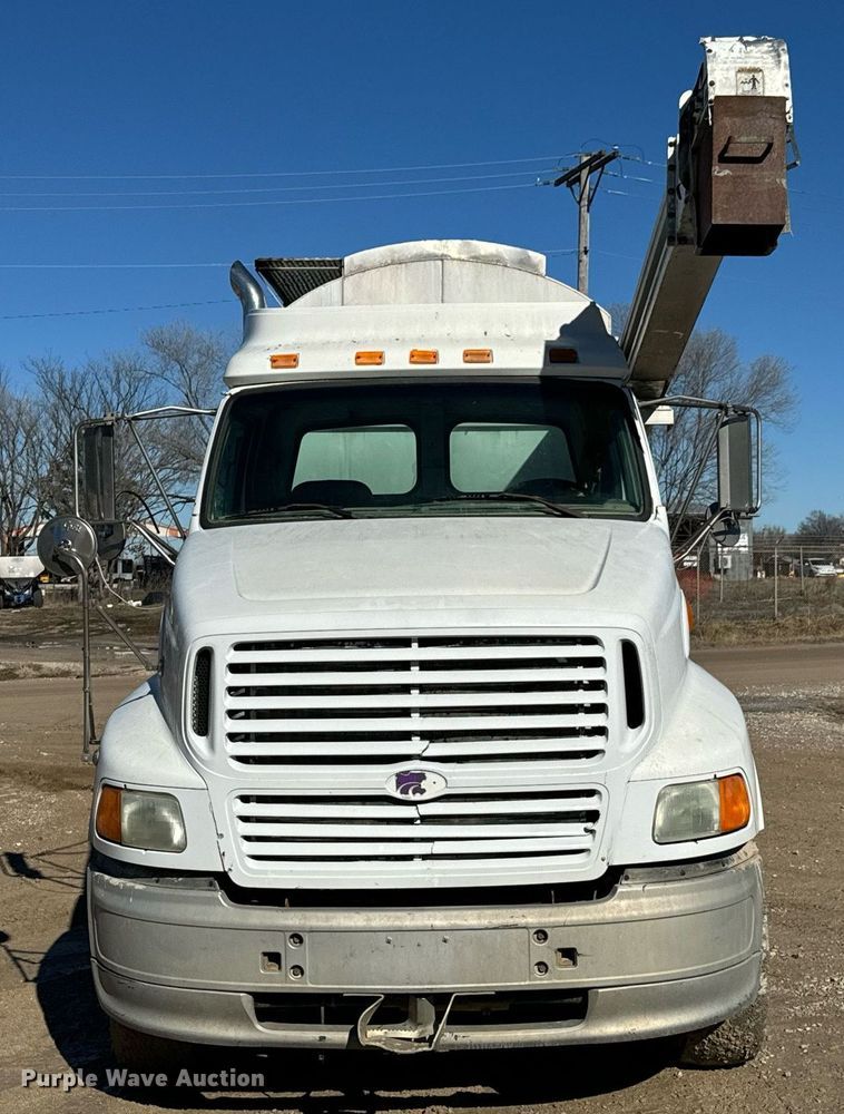 image for item OD9985 1998 Ford L9000 feed delivery truck