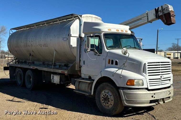 image for item OD9985 1998 Ford L9000 feed delivery truck