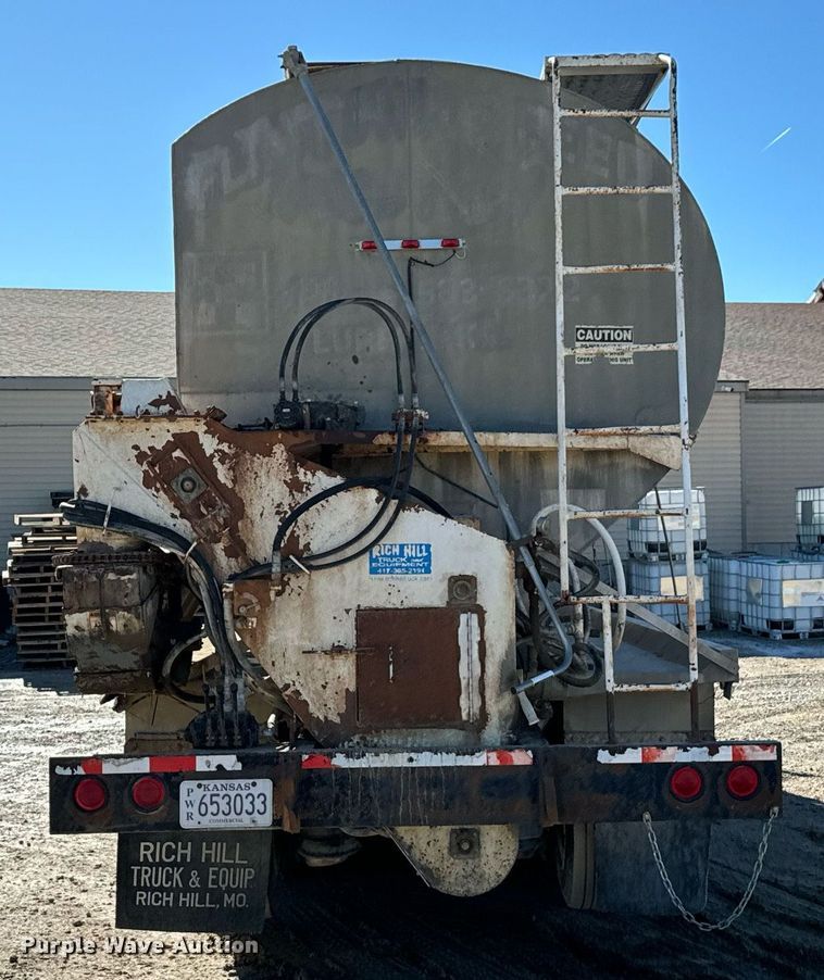 image for item OD9985 1998 Ford L9000 feed delivery truck