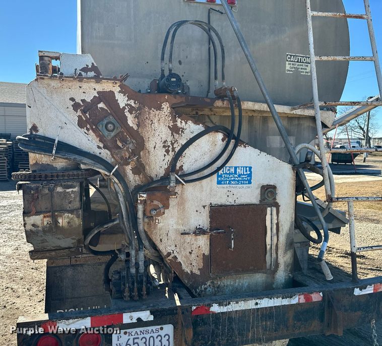 image for item OD9985 1998 Ford L9000 feed delivery truck