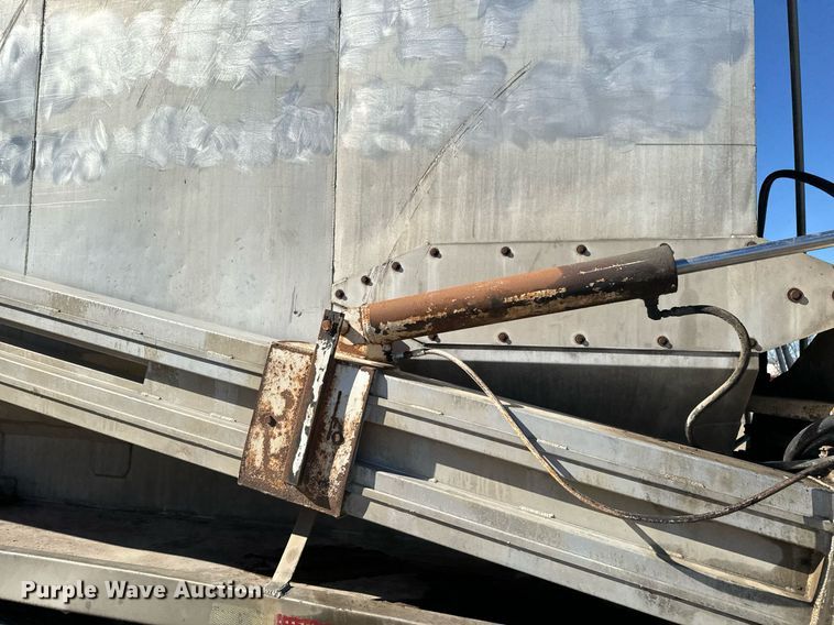 image for item OD9985 1998 Ford L9000 feed delivery truck