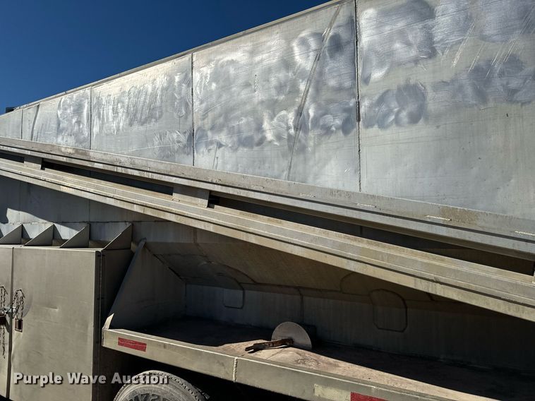 image for item OD9985 1998 Ford L9000 feed delivery truck