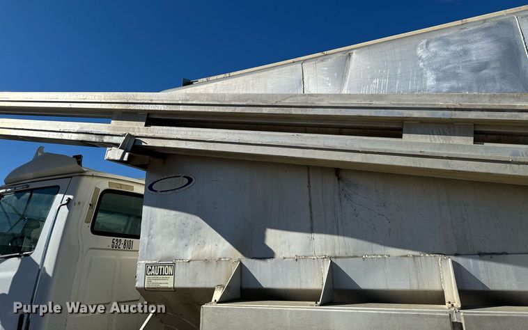 image for item OD9985 1998 Ford L9000 feed delivery truck