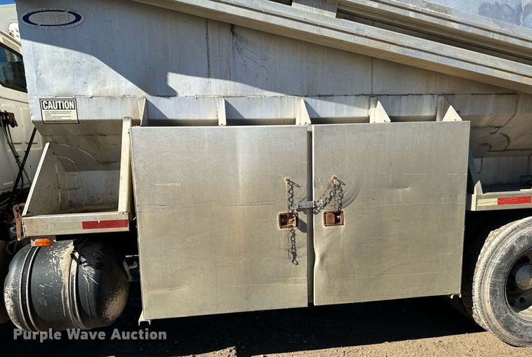 image for item OD9985 1998 Ford L9000 feed delivery truck