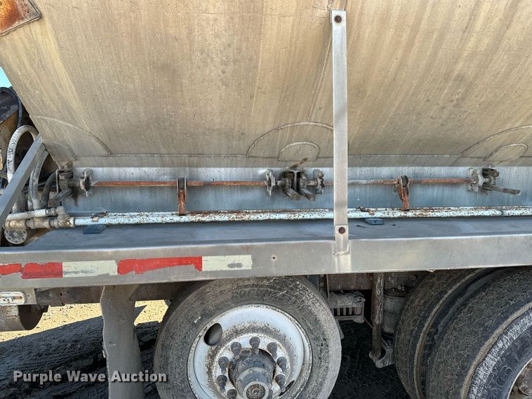 image for item OD9985 1998 Ford L9000 feed delivery truck