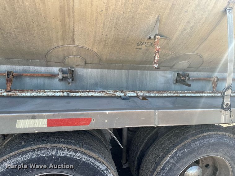 image for item OD9985 1998 Ford L9000 feed delivery truck