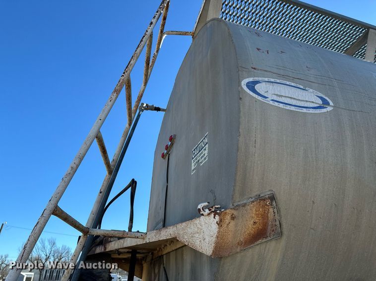 image for item OD9985 1998 Ford L9000 feed delivery truck