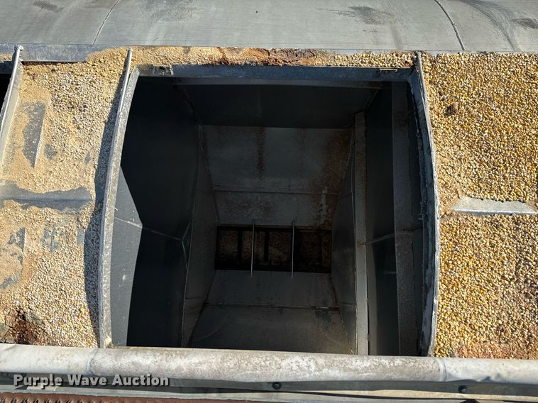 image for item OD9985 1998 Ford L9000 feed delivery truck