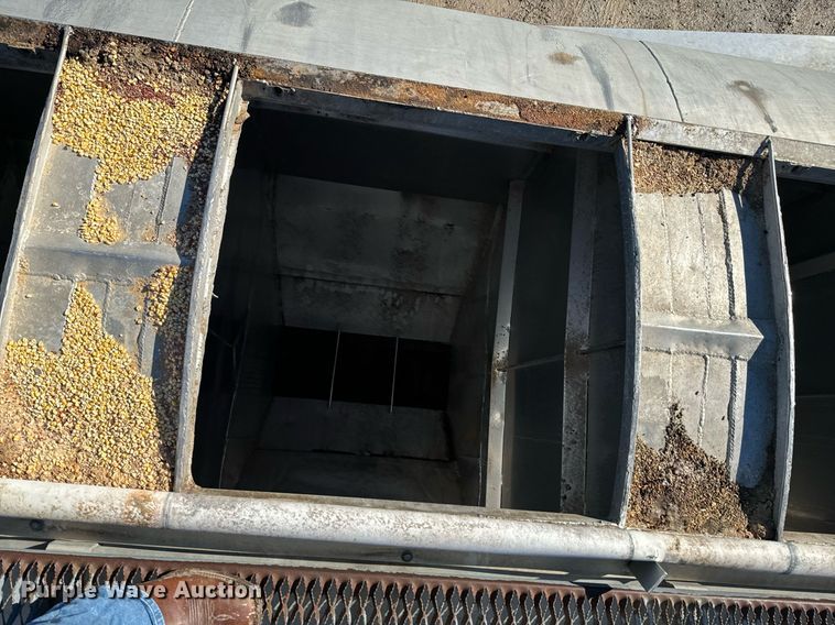 image for item OD9985 1998 Ford L9000 feed delivery truck