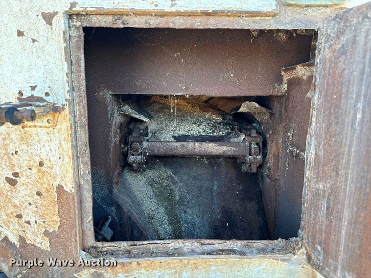 image for item OD9985 1998 Ford L9000 feed delivery truck