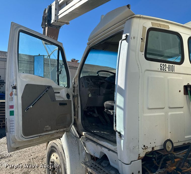 image for item OD9985 1998 Ford L9000 feed delivery truck