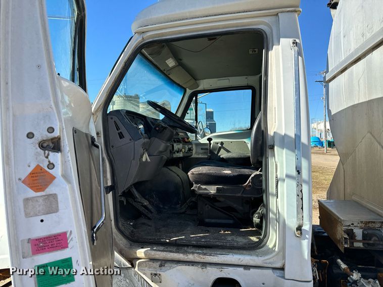 image for item OD9985 1998 Ford L9000 feed delivery truck