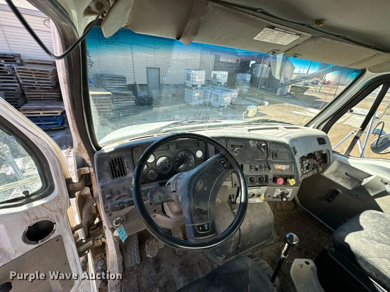 image for item OD9985 1998 Ford L9000 feed delivery truck