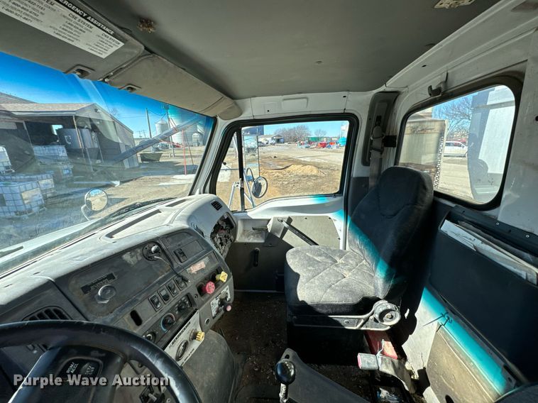 image for item OD9985 1998 Ford L9000 feed delivery truck