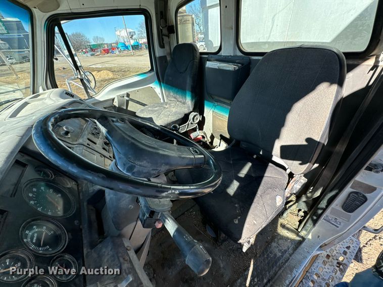 image for item OD9985 1998 Ford L9000 feed delivery truck