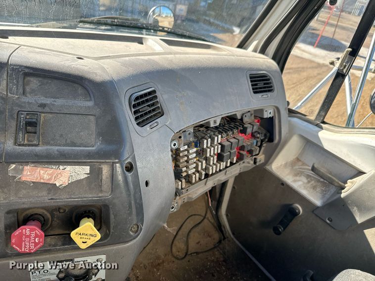 image for item OD9985 1998 Ford L9000 feed delivery truck