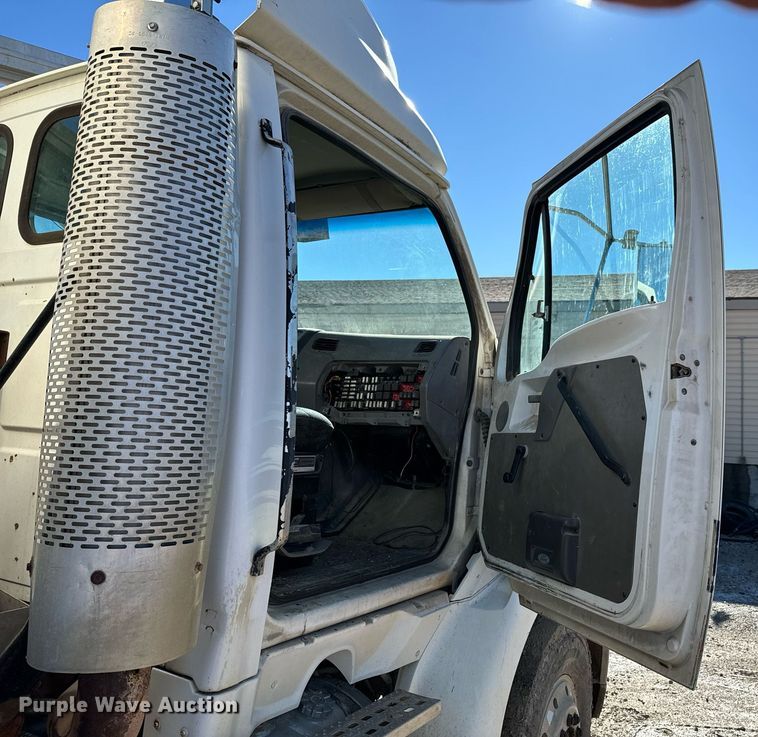 image for item OD9985 1998 Ford L9000 feed delivery truck