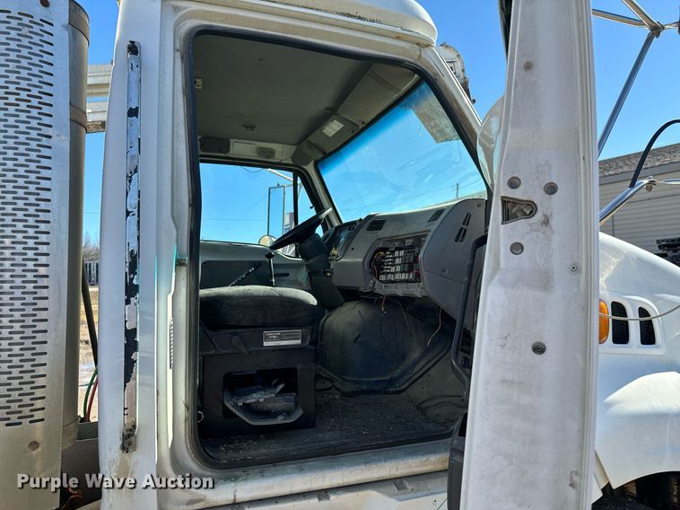 image for item OD9985 1998 Ford L9000 feed delivery truck