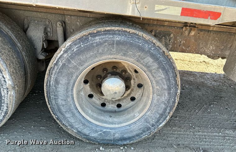 image for item OD9985 1998 Ford L9000 feed delivery truck