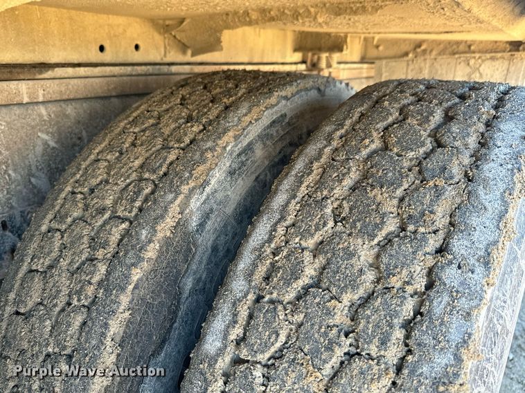 image for item OD9985 1998 Ford L9000 feed delivery truck