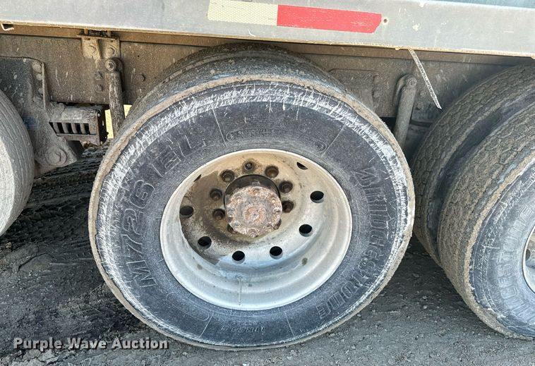 image for item OD9985 1998 Ford L9000 feed delivery truck