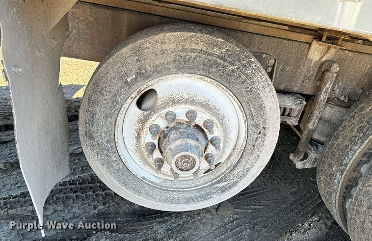 image for item OD9985 1998 Ford L9000 feed delivery truck