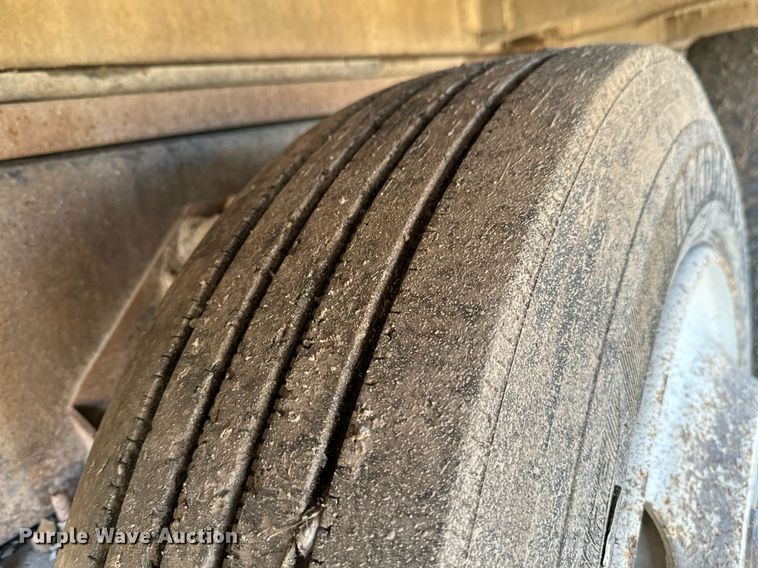 image for item OD9985 1998 Ford L9000 feed delivery truck