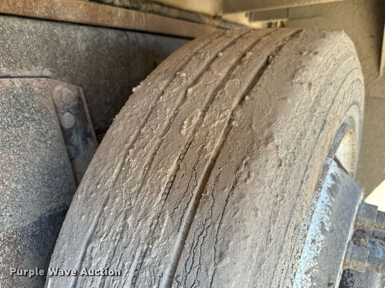 image for item OD9985 1998 Ford L9000 feed delivery truck