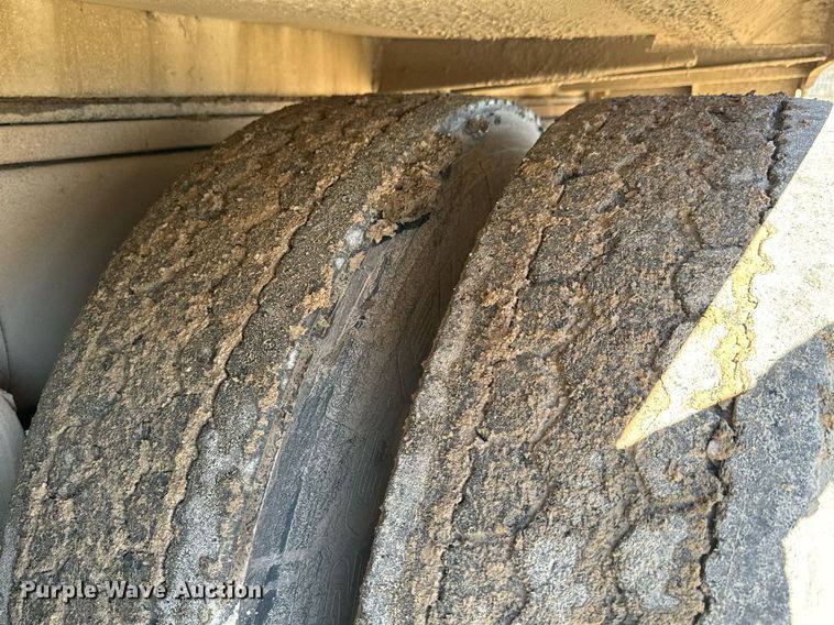 image for item OD9985 1998 Ford L9000 feed delivery truck