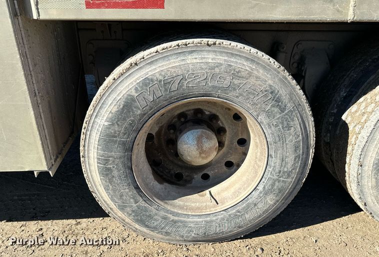 image for item OD9985 1998 Ford L9000 feed delivery truck