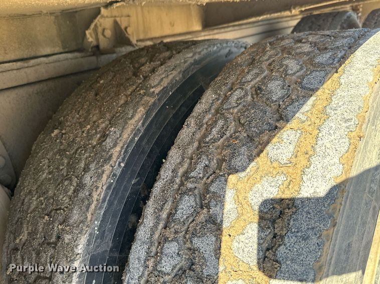 image for item OD9985 1998 Ford L9000 feed delivery truck