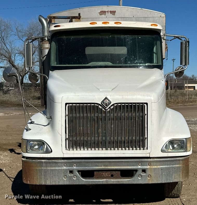 image for item OD9986 2005 International 9200 fertilizer delivery truck