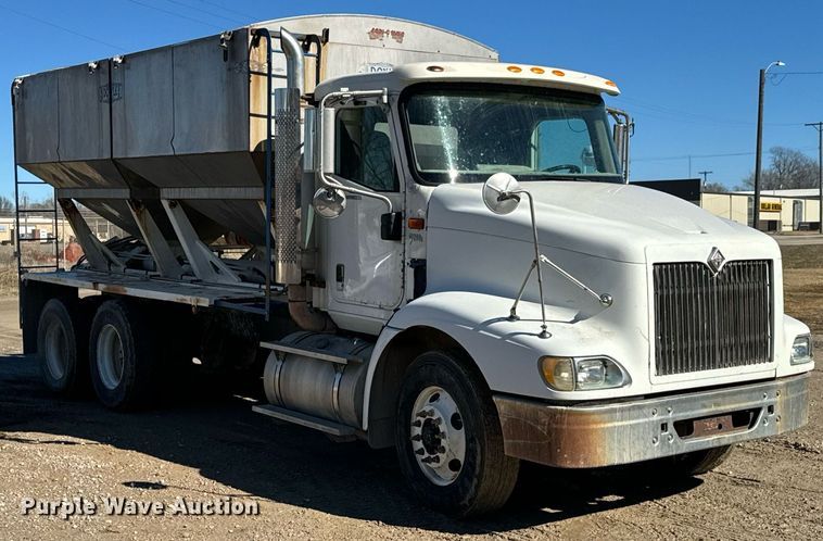 image for item OD9986 2005 International 9200 fertilizer delivery truck