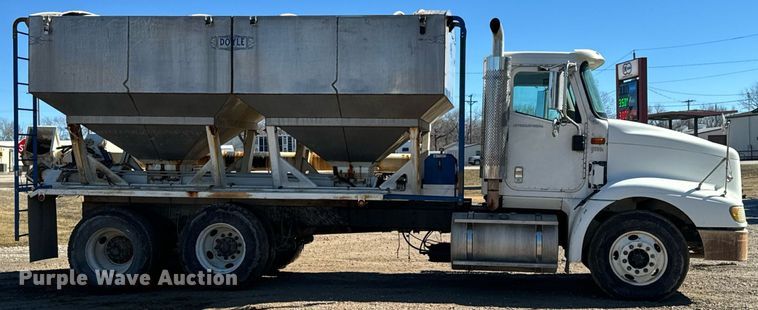 image for item OD9986 2005 International 9200 fertilizer delivery truck