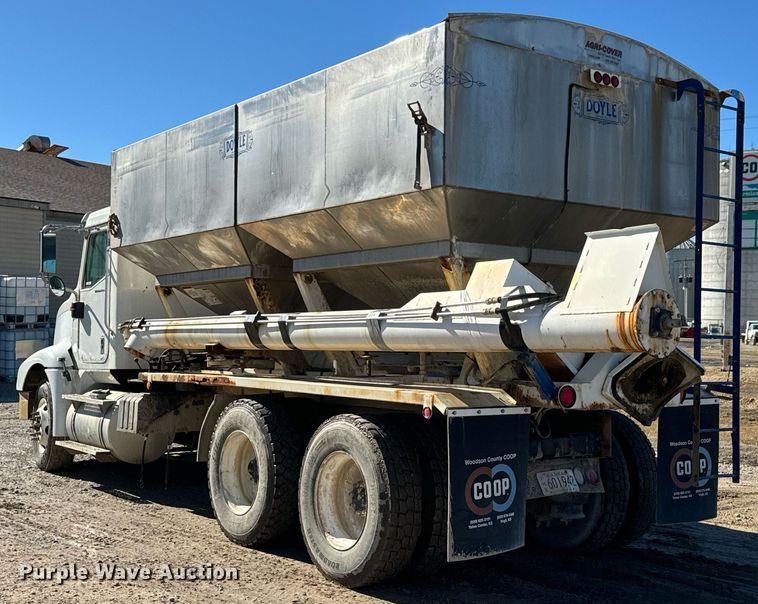 image for item OD9986 2005 International 9200 fertilizer delivery truck