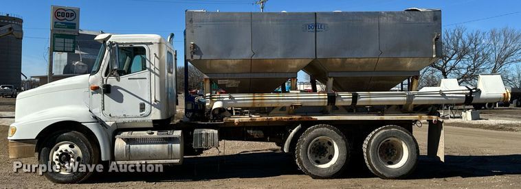 image for item OD9986 2005 International 9200 fertilizer delivery truck