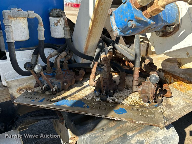 image for item OD9986 2005 International 9200 fertilizer delivery truck