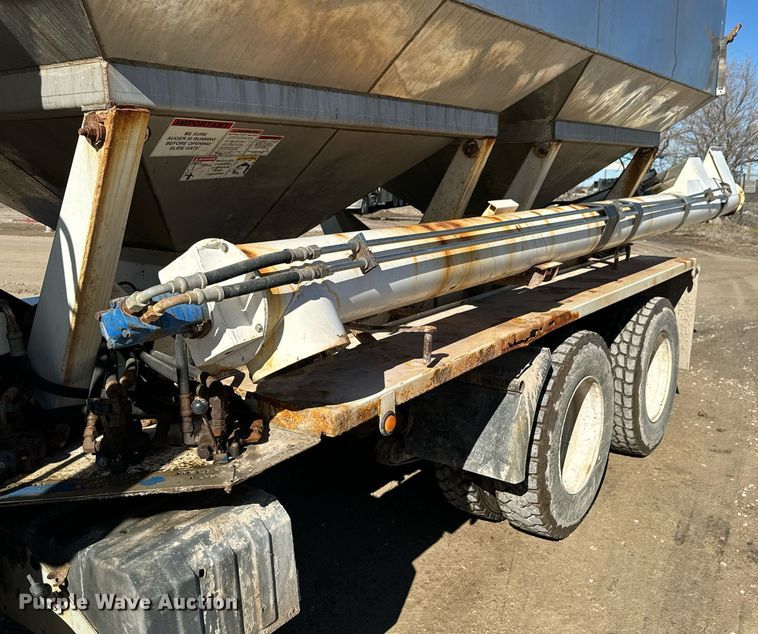 image for item OD9986 2005 International 9200 fertilizer delivery truck