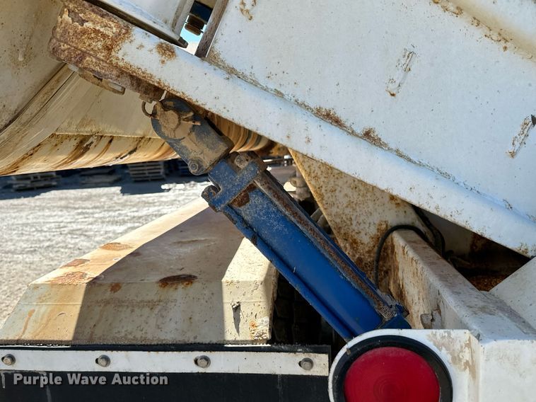 image for item OD9986 2005 International 9200 fertilizer delivery truck