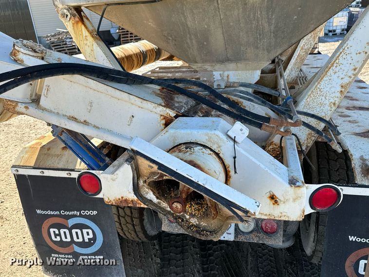 image for item OD9986 2005 International 9200 fertilizer delivery truck