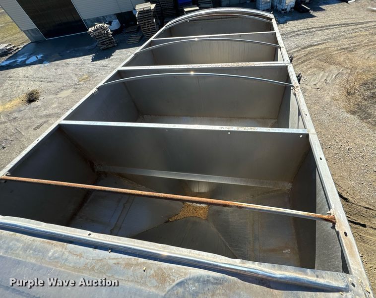 image for item OD9986 2005 International 9200 fertilizer delivery truck