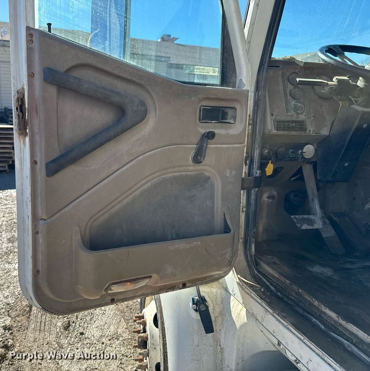 image for item OD9986 2005 International 9200 fertilizer delivery truck